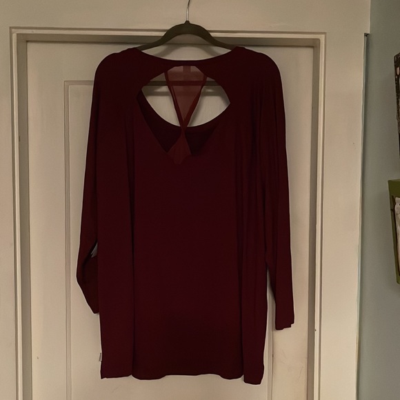 Marika 3x, Maroon, Long Sleeve Activewear Top with Twisted Back Design, MWT - Picture 7 of 8